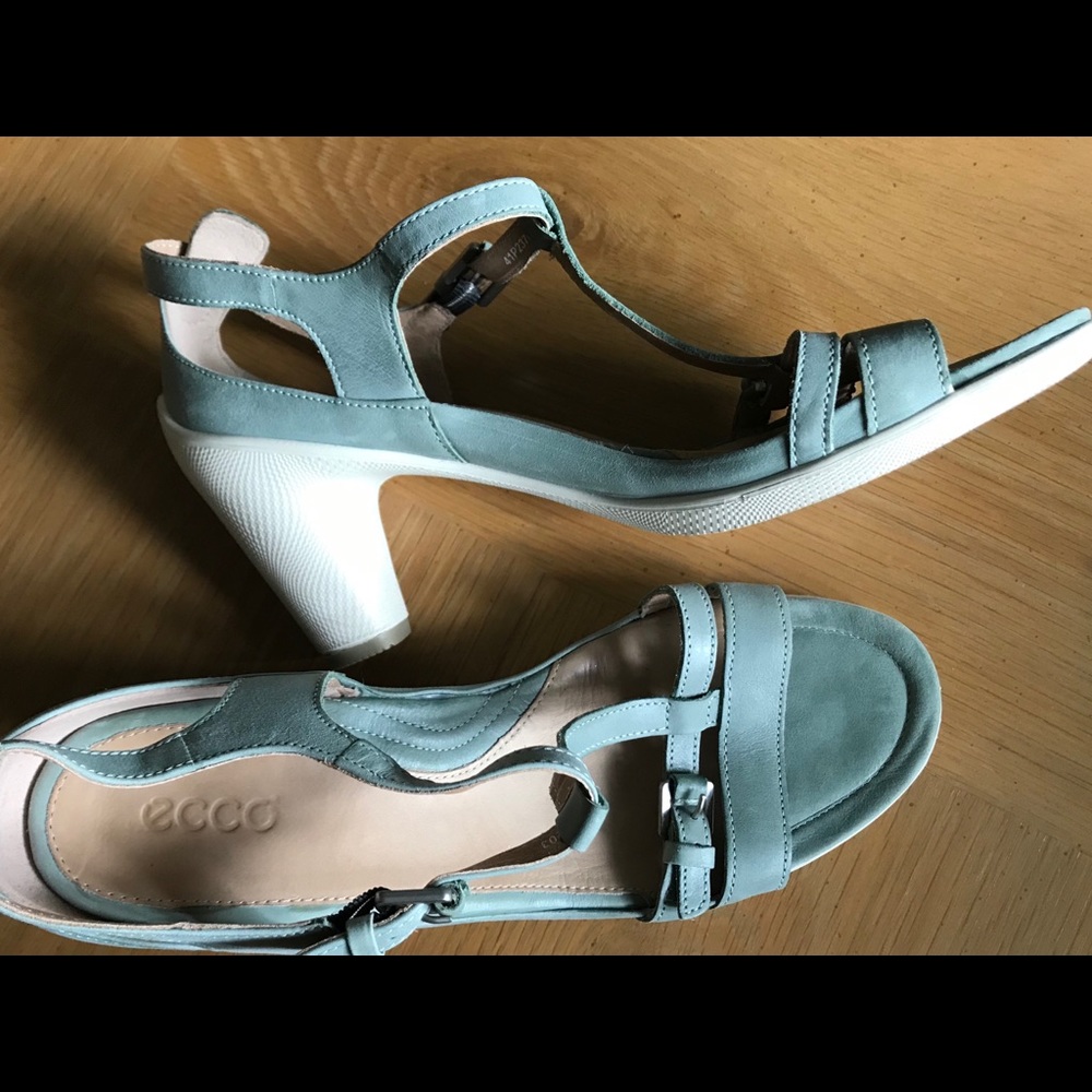 Ecco Woman’s Leather Mint Green, 2”Heel, 10 Medium